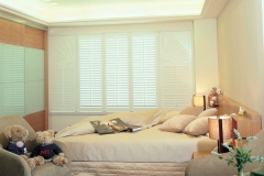 White-scalloped-corner-plantation-shutters