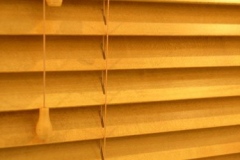 Golden-oak-detail-wooden-venetian-blind