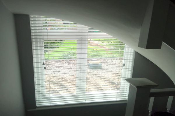 Venetian Blinds vs. Vertical Blinds: Which is Right for My Home?